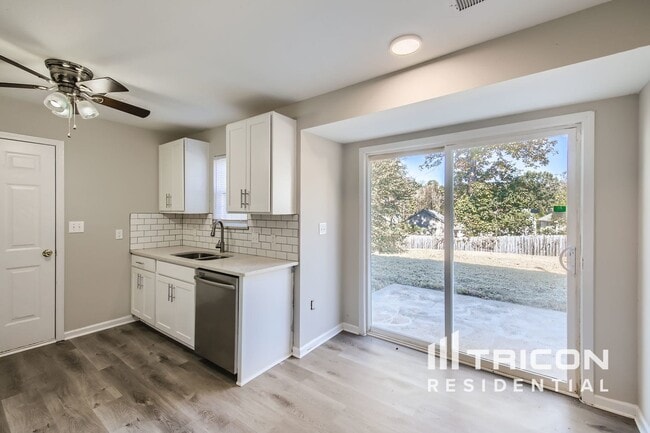 Building Photo - 9022 Jaldena Dr