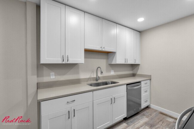 Building Photo - 2 Bedroom Condo in the Heart of St. George!