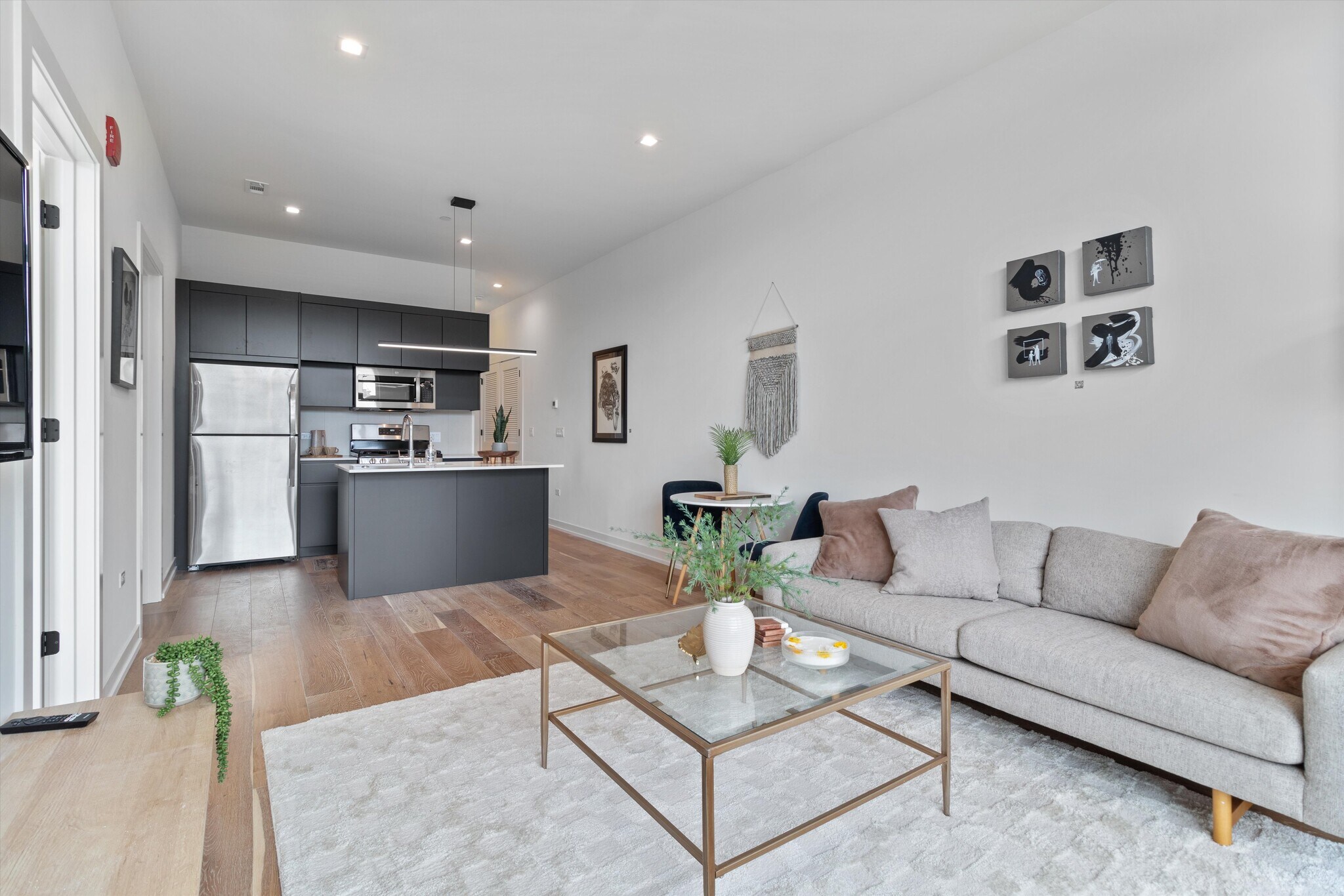 Building Photo - 4513 N Clark St