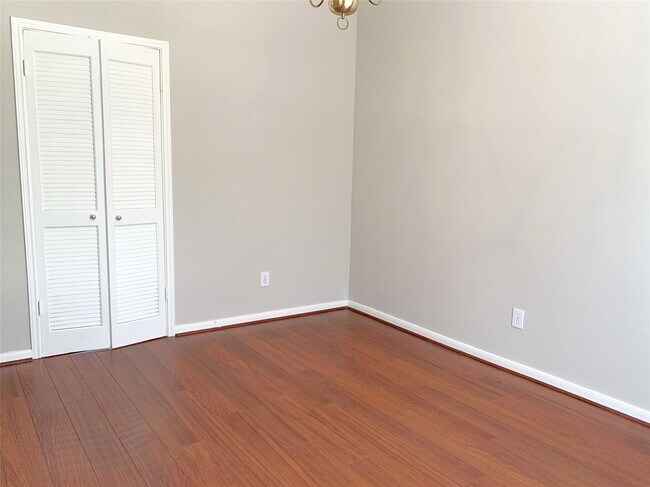 Building Photo - 4411 W Thunderwood Cir