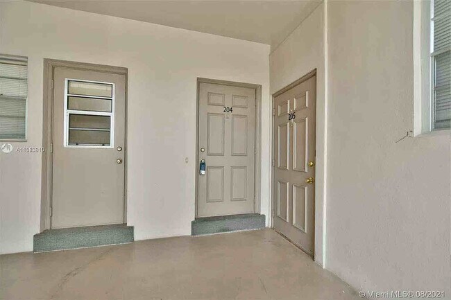 Building Photo - 2441 SW 82nd Ave