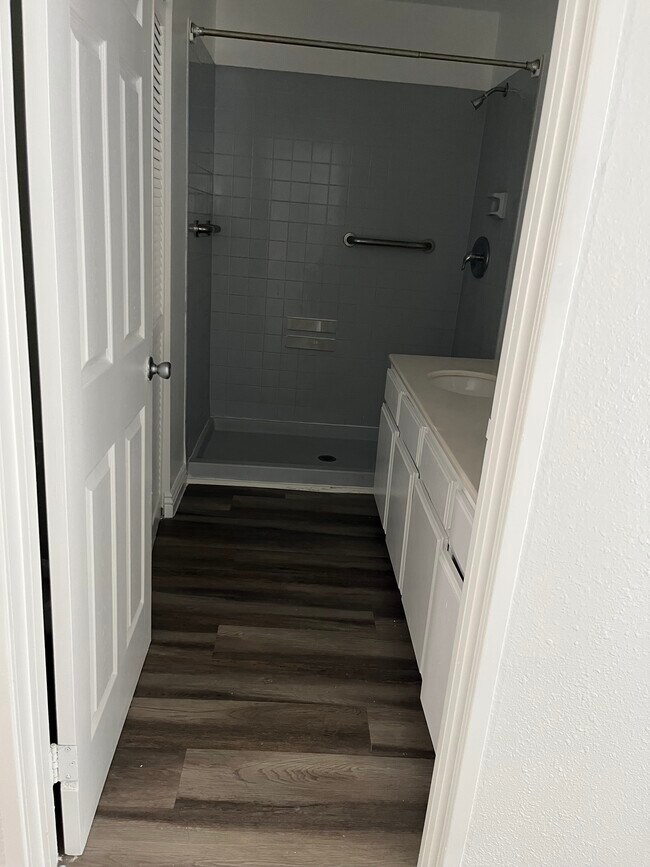 Building Photo - 5078 Spencer St