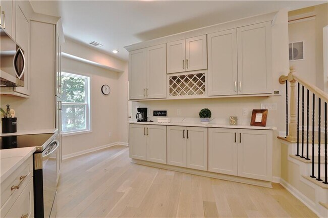 Building Photo - 2125 Clay Rd SW