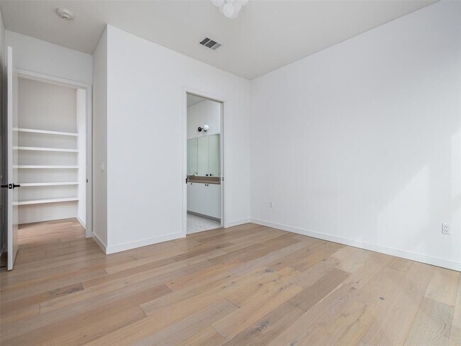 Building Photo - 800 Embassy Dr