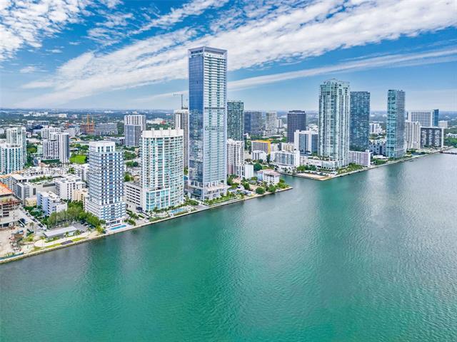 Building Photo - 17201 Collins Ave