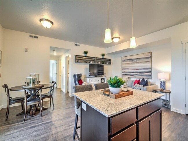 Building Photo - Aderra