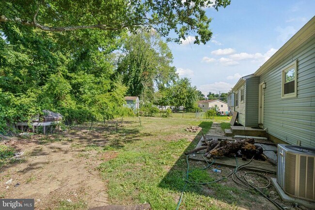 Building Photo - 501 Bloomfield Dr