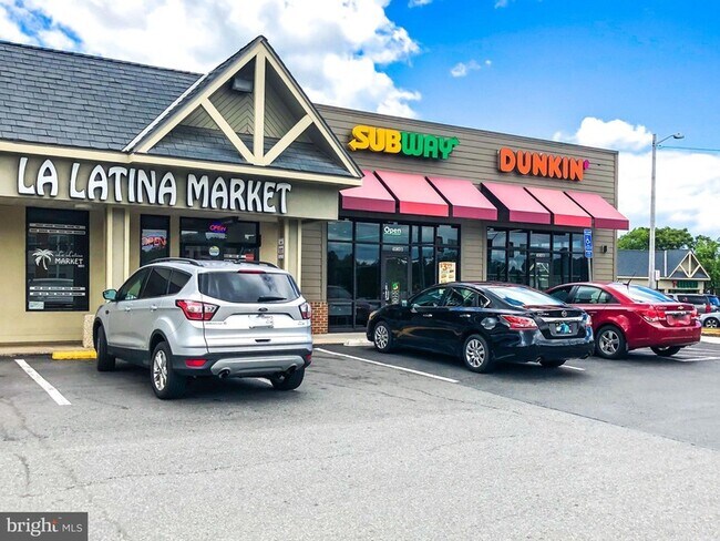 Building Photo - 5904 Mt Eagle Dr