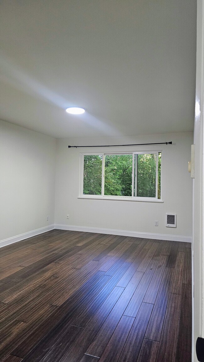 MASTER BEDROOM - 1500 SW Skyline Blvd