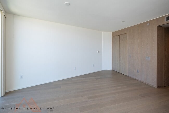 Building Photo - 1000 Auahi St