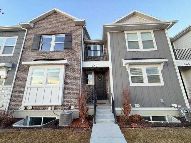 Building Photo - 347 W 410 N St