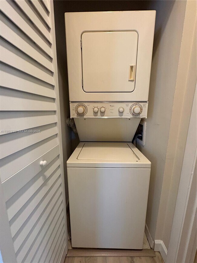 Building Photo - 601 Cypress Lake Blvd