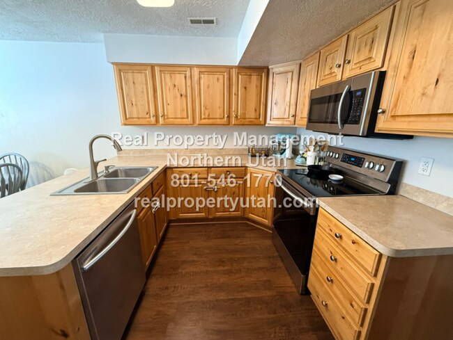 Building Photo - Cute 2 Bedroom Townhome in South Ogden Available