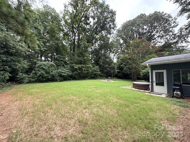 Building Photo - 1600 Paddock Cir