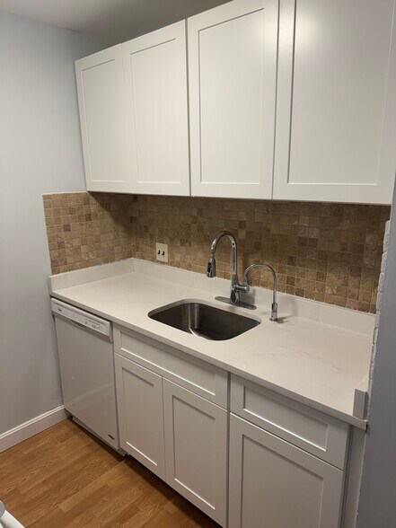 Primary Photo - 144 Kenrick St