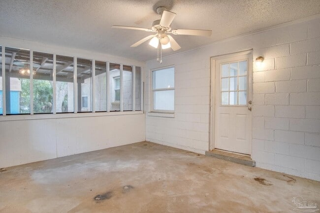 Building Photo - 1004 Kearny Dr