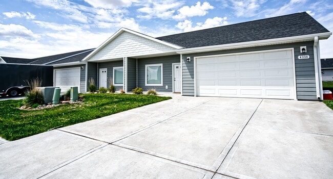 Building Photo - 4336 Dawn St