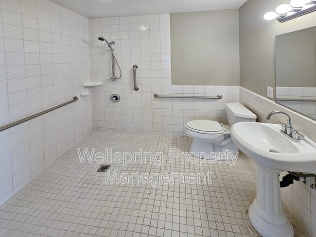 Building Photo - 6552 Valley Ave