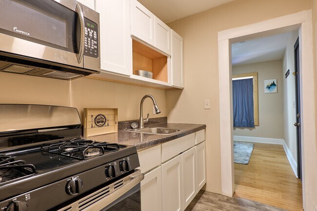 Building Photo - 198 Court St