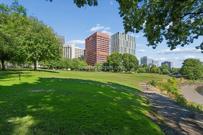 Building Photo - 1630 S Harbor Way