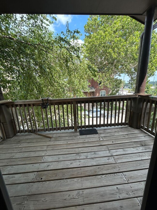 Building Photo - Beautiful 2 Bedroom Townhouse!