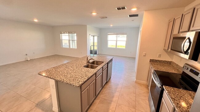 Building Photo - Spacious 3 Bedroom / 2 Bathroom Home in Mt Dora’s Timberwalk Community – AVAILABLE NOW!