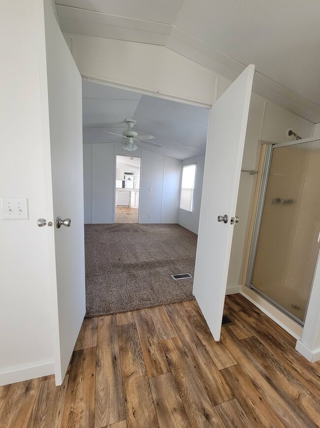 Building Photo - Ready to Move in