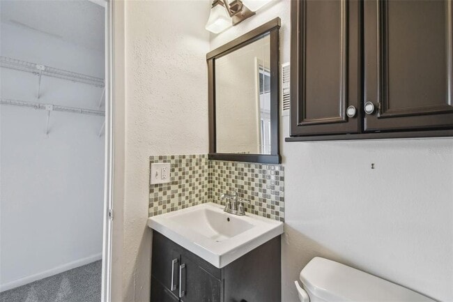 Building Photo - 7550 Sunshine Skyway Ln S