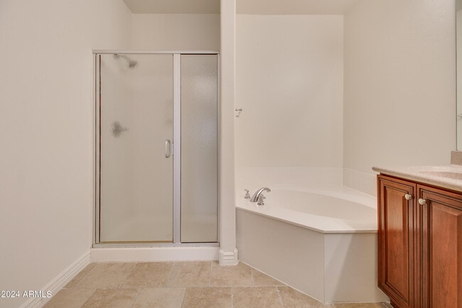 Building Photo - 5450 E Deer Valley Dr