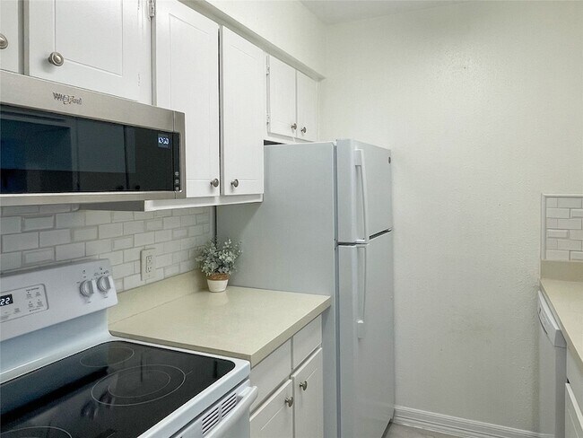 Building Photo - 3402 Garrott St