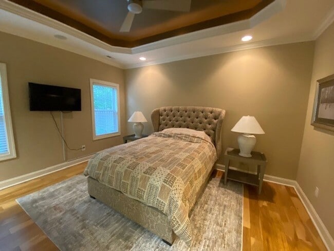 Building Photo - Beautiful Fully Furnished 3 bed 2 bath hom...