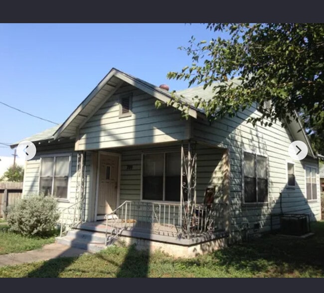 Building Photo - 709 E Elmira St