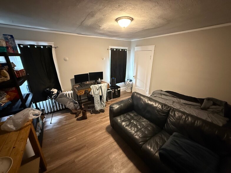 Building Photo - 804 W Oregon St