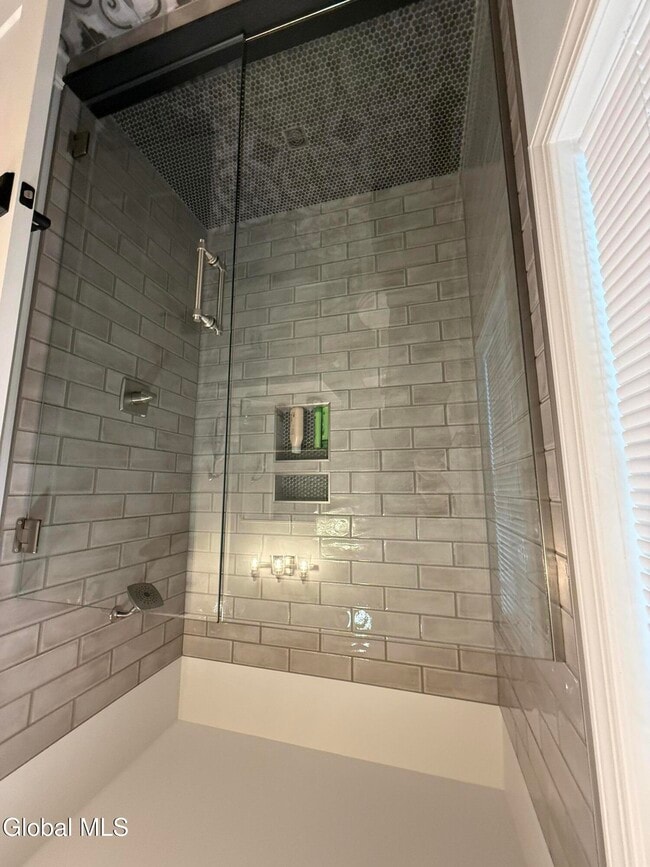 Building Photo - 16 Newton St