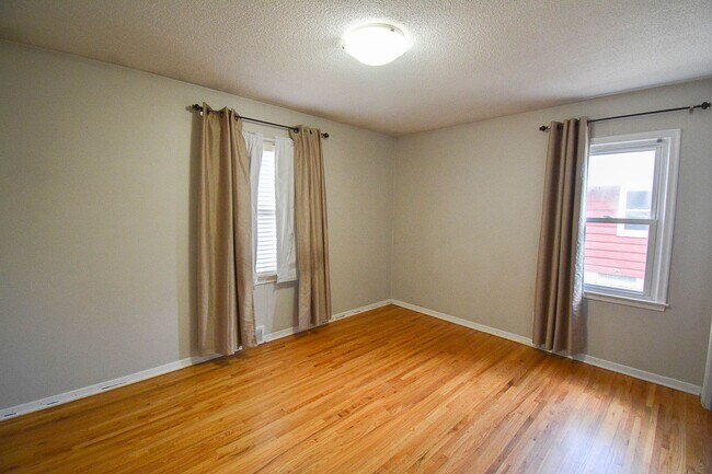 Building Photo - Charming SW Rochester home with fenced yard!