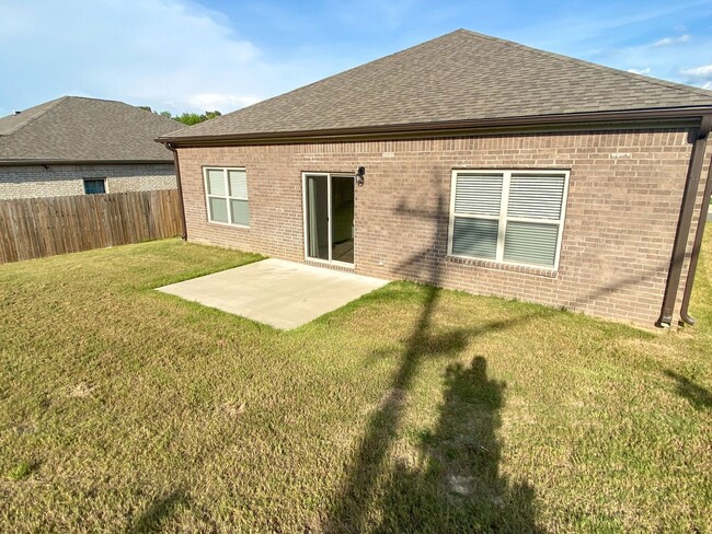 Building Photo - 3 bed 2 bath in Atoka!!! Built in 2019