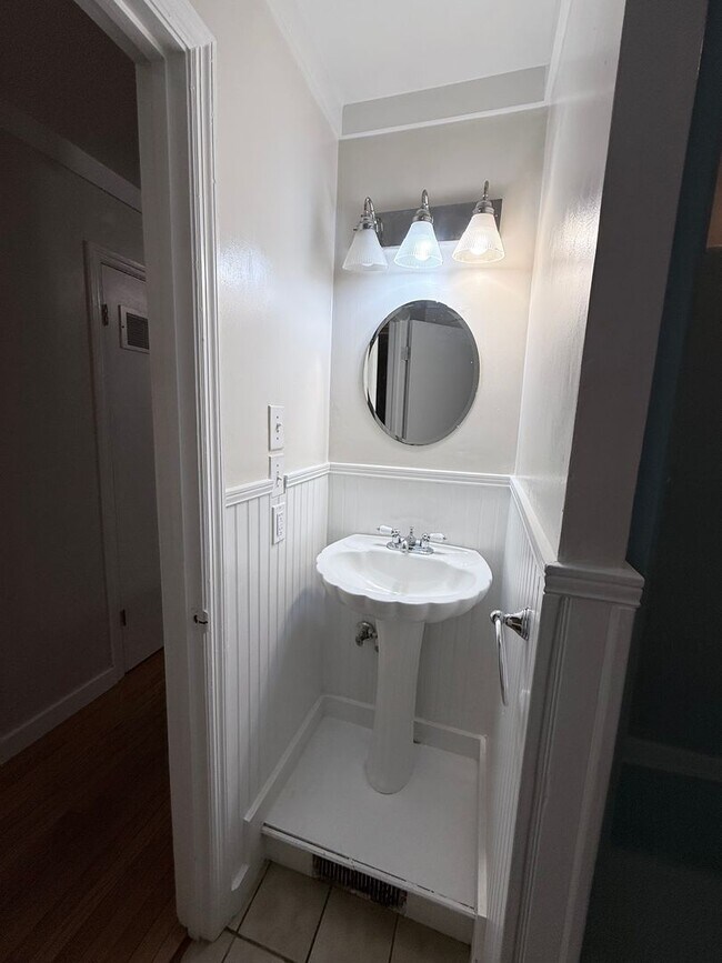 Building Photo - Three Bedroom Home in the Heart of Port Royal