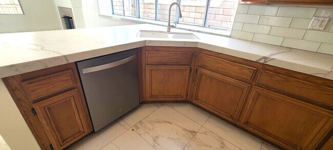 Building Photo - Single Family House - 4 Bedrooms + 2.5 Bat...