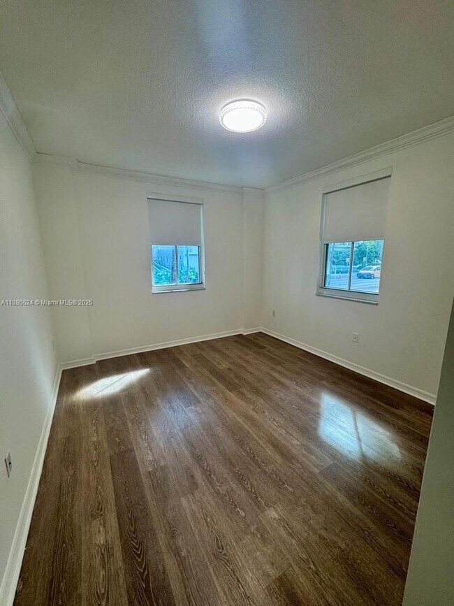 Building Photo - 9172 Collins Ave