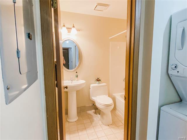 Building Photo - 1202 Creve Coeur Crossing Ln