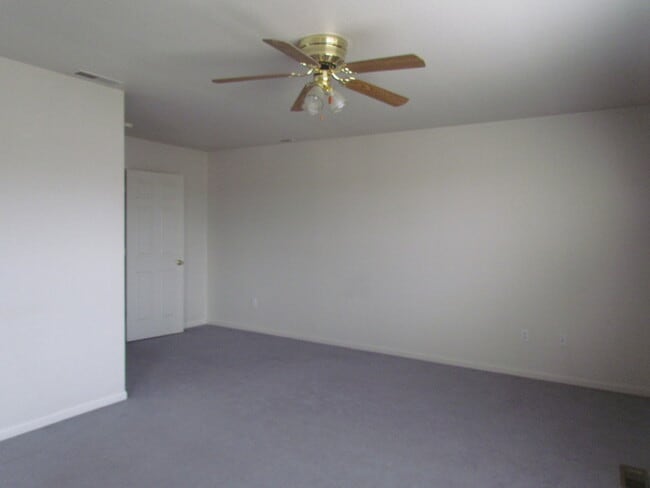 Building Photo - AVAILABLE SEPTEMBER 08,2025!!