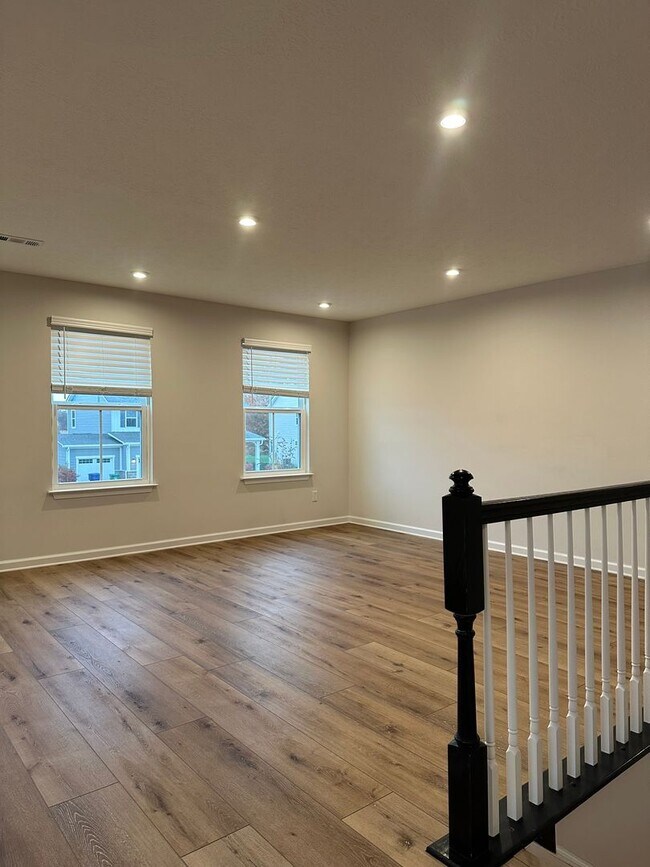 Building Photo - Welcome to this stunning 4-bedroom, 2.5-ba...