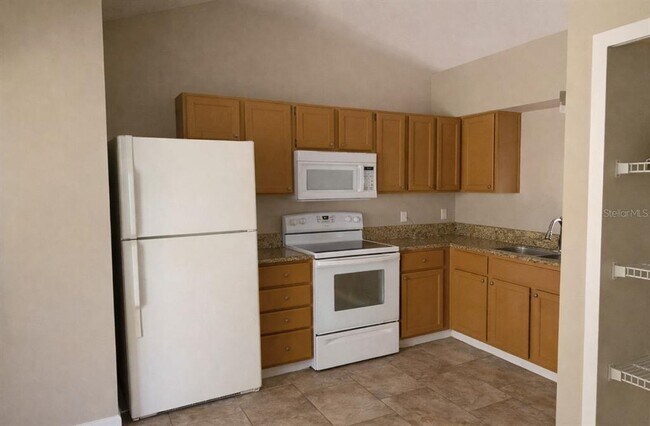 Building Photo - 168 Reserve Cir