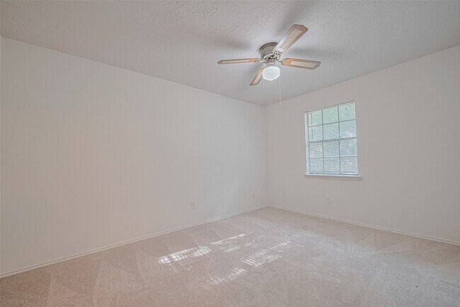 Building Photo - 2107 Creekshire Dr