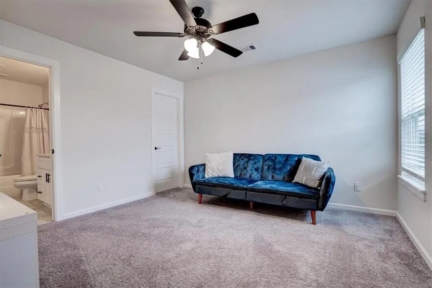 Building Photo - 1707 W Whitney Ln