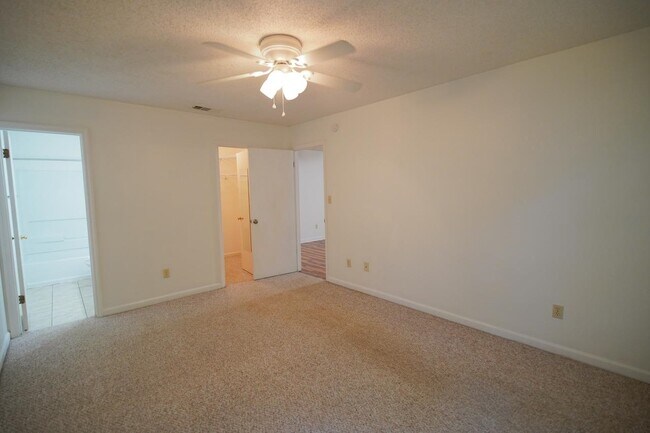 Building Photo - 828 Ashlyn Forest Dr