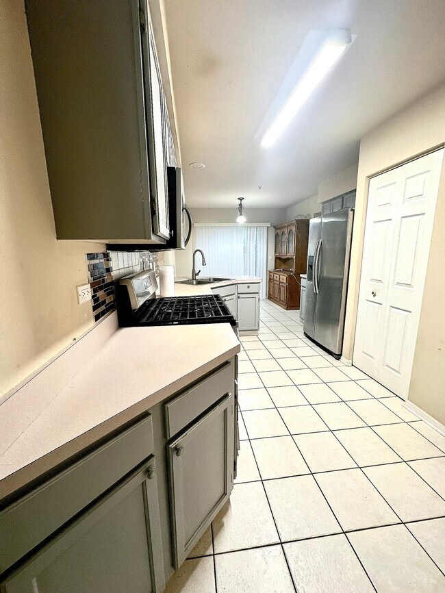 Primary Photo - 1227 Orleans Dr