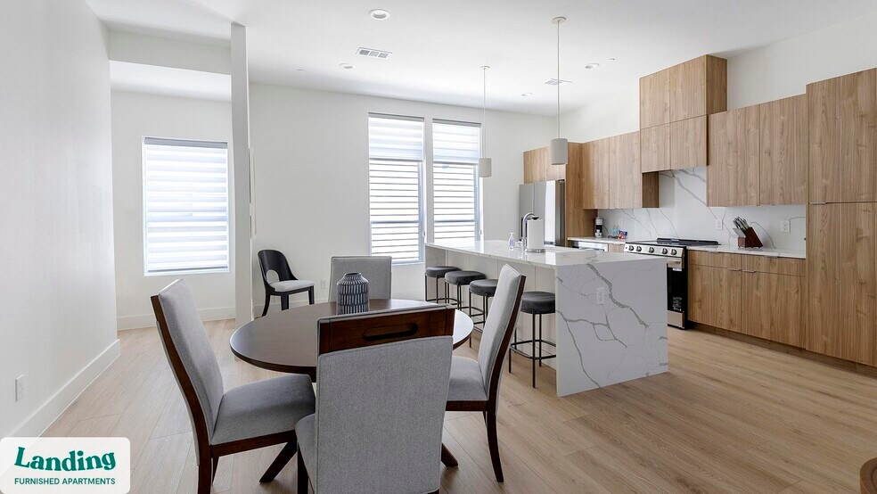 Building Photo - 2206 Arroyo Ave