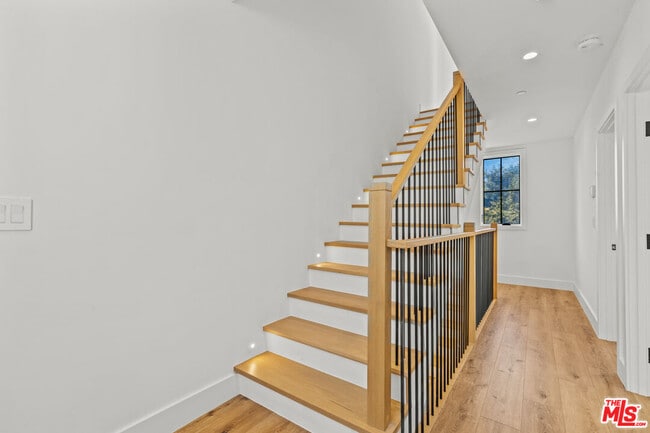 Building Photo - 5539 Tova Rd