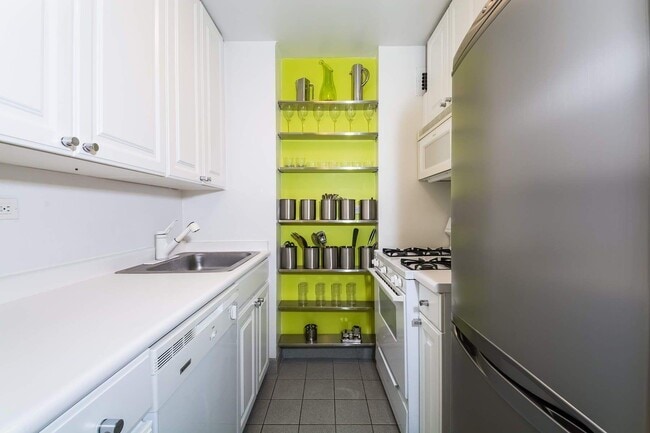 Building Photo - 310 E 46th St